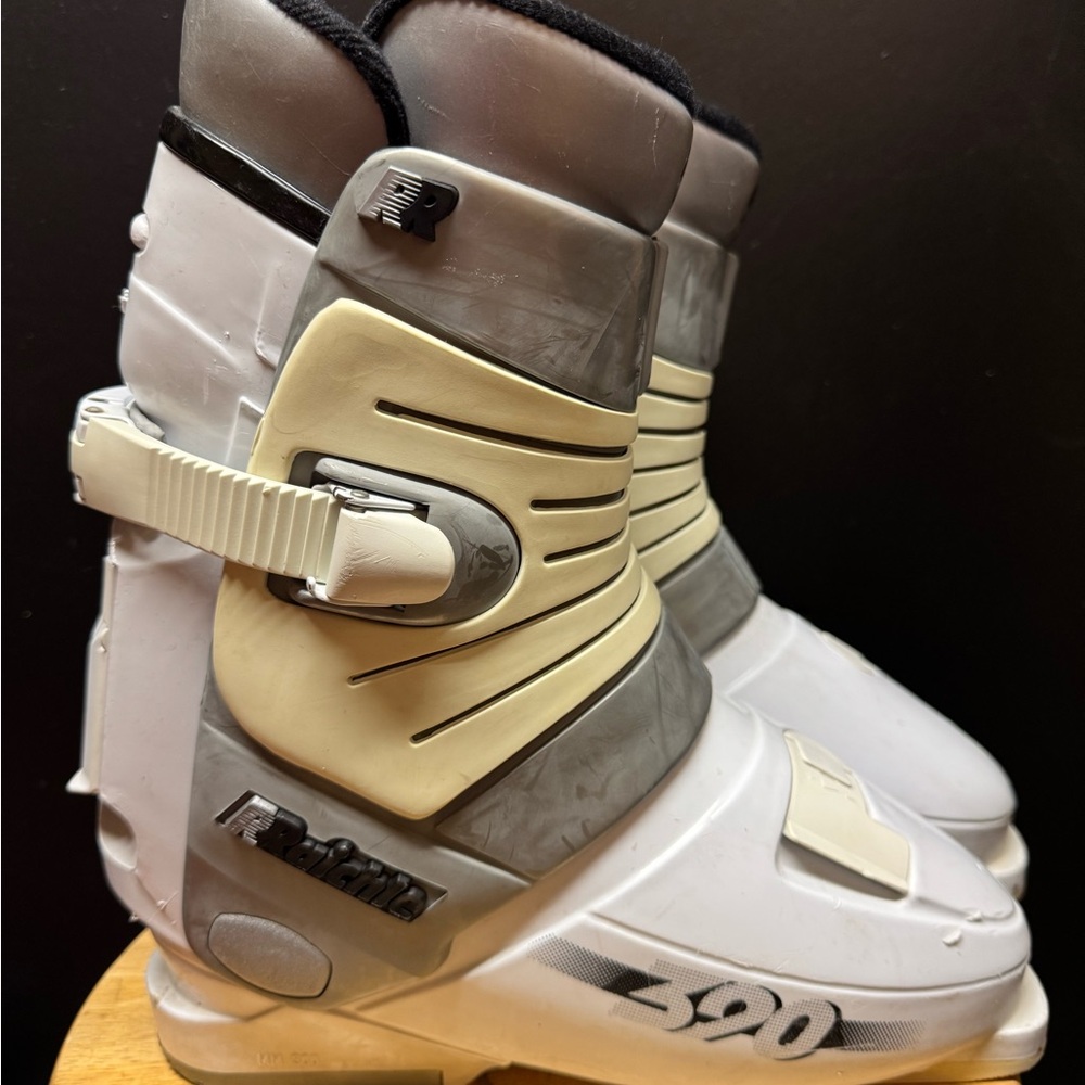 Vintage Raichle 390 Ski Boots White Grey Size 8.5 snow boot
